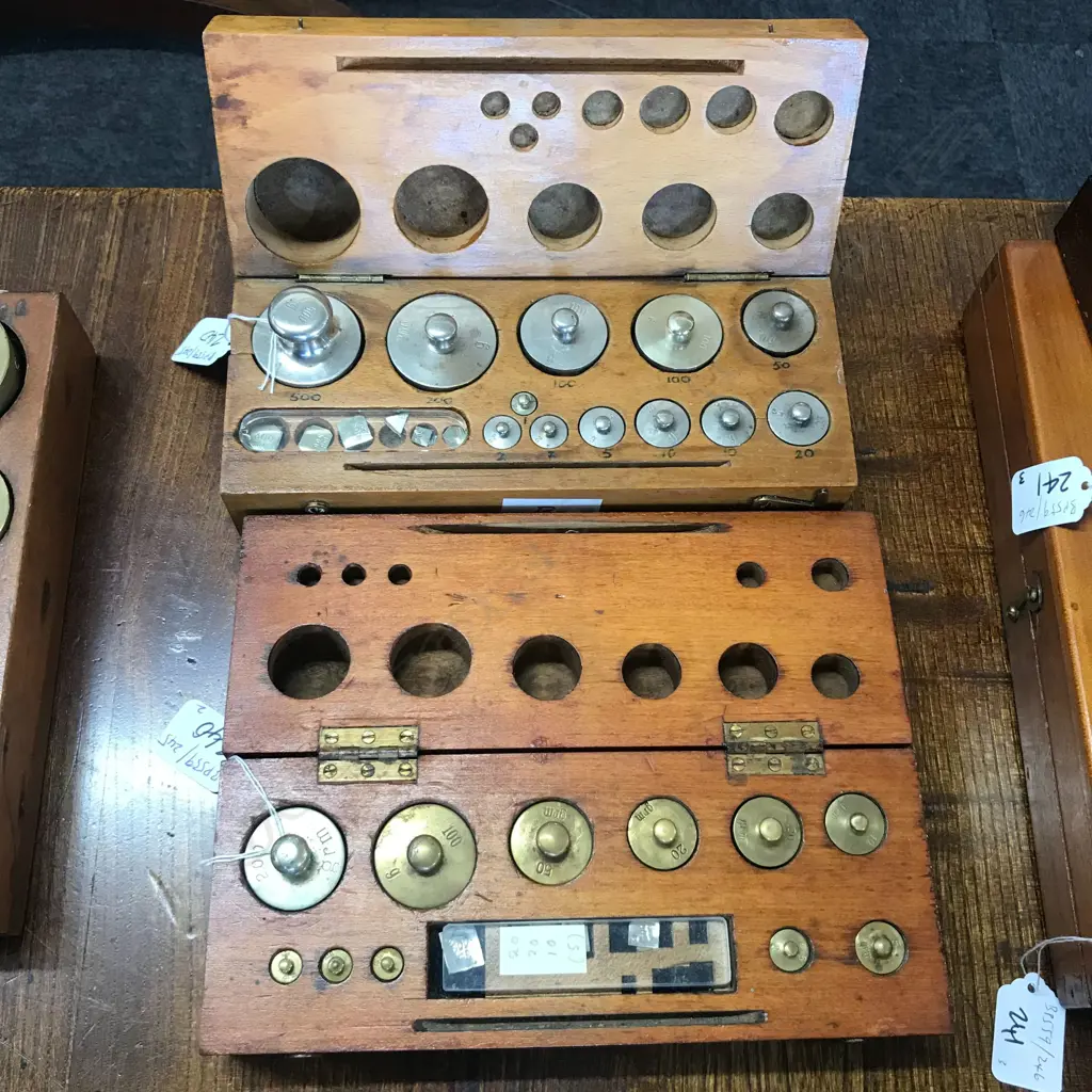 2 BOXED SETS OF CHEMIST'S WEIGHTS Image 1++